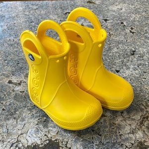 Crocs rain boots. These are in very good condition. Enjoy!